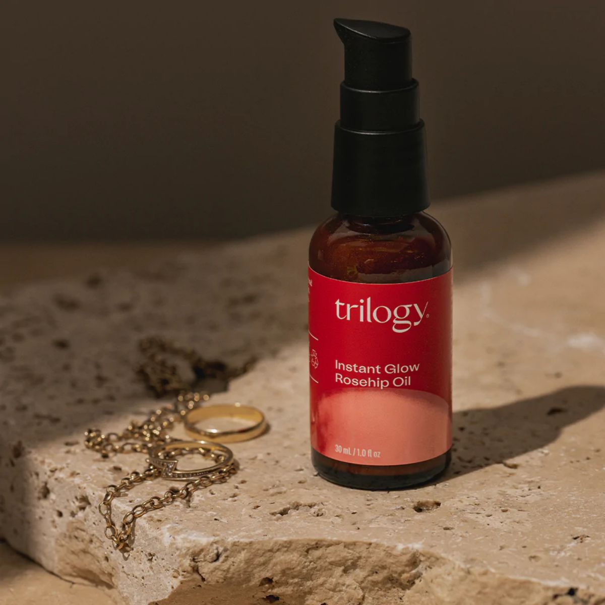 Trilogy Instant Glow Rosehip Oil 30ml – lifestyle image